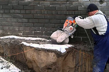 Демонтаж бетонной отмостки